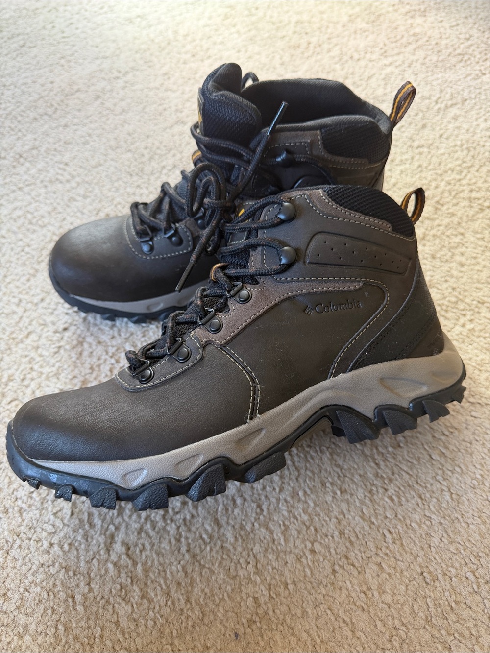 Men's Columbia Hiking Boot- Durable Waterproof Trail Shoes size 7.5